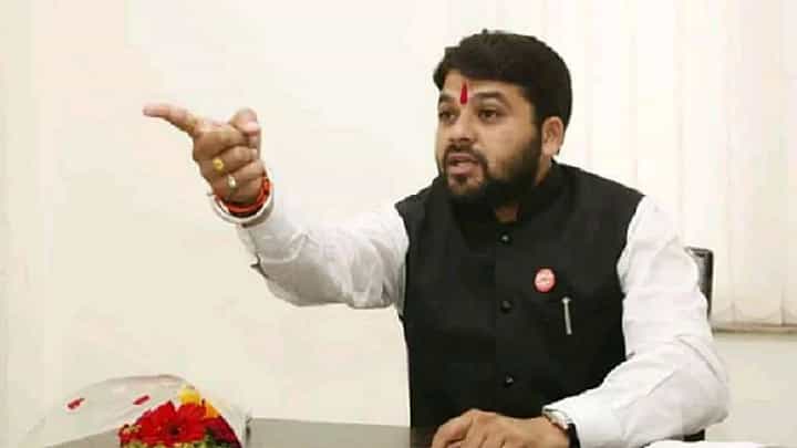शेतकरी नेता म्हणायला त्याची लायकी काय? रविकांत तुपकरांची कुणी काढली लायकी? शेतकरी नेता म्हणायला त्याची लायकी काय? रविकांत तुपकरांची कुणी काढली लायकी?
