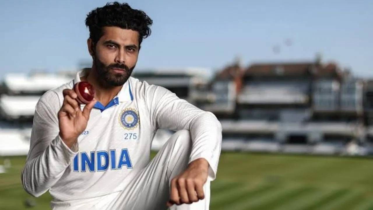 अष्टपैलू रवींद्र जडेजा याच्या जागी तीन खेळाडूंमध्ये थेट स्पर्धा आहे. हे तिघेही फिरकीपटू आहेत हे विशेष. त्यामुळे आता अखेर कोणाला संधी मिळणार याची उत्सुकता आहे. पण रवींद्र जडेजासारखी मोक्याच्या क्षणी फलंदाजी करणार का? हा देखील प्रश्न आहे.