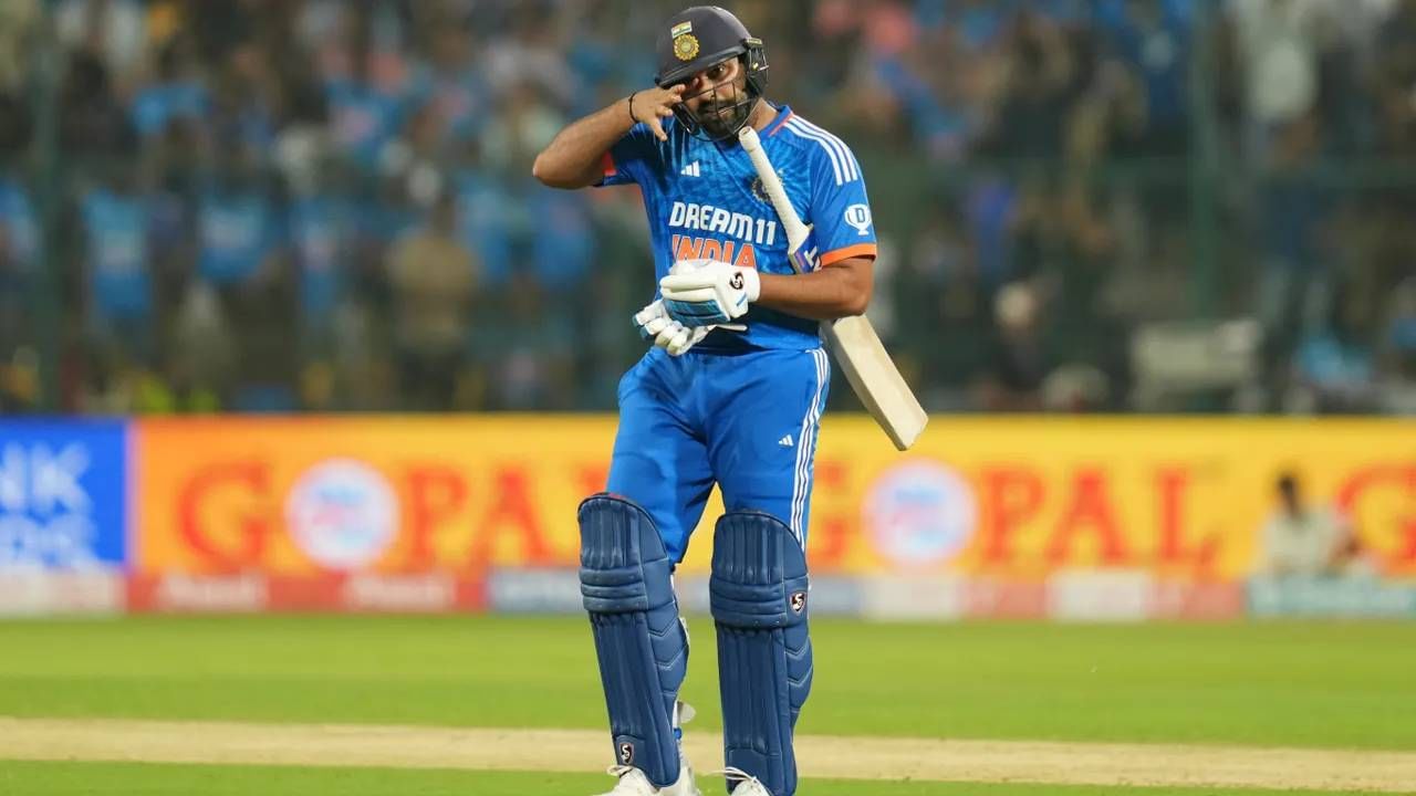 IND vs AFG Video : रोहित शर्माची पंचांसोबतची मैदानातील 'ती' चर्चा माईकमध्ये रेकॉर्ड, बोलून दाखवलं मोठं दु:ख IND vs AFG Video : रोहित शर्माची पंचांसोबतची मैदानातील 'ती' चर्चा माईकमध्ये रेकॉर्ड, बोलून दाखवलं मोठं दु:ख