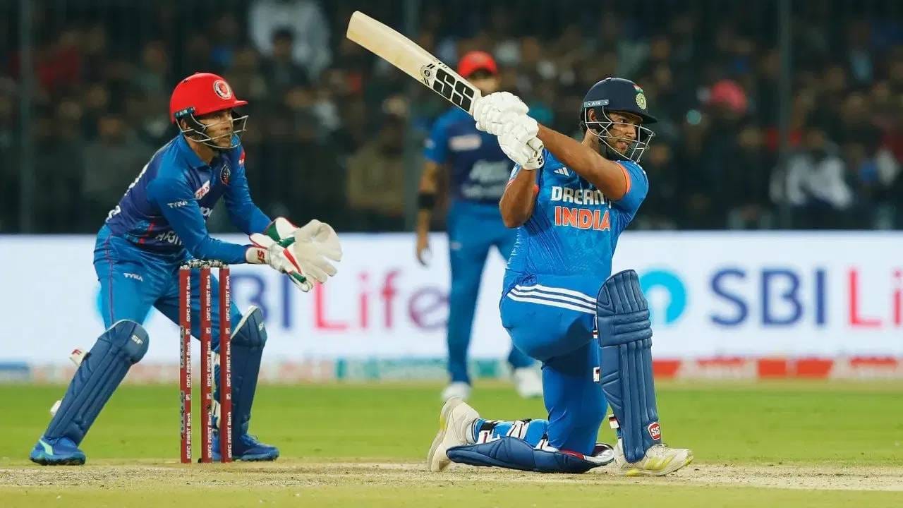 शिवम दुबे हा भविष्यातील युवराज सिंग असल्याची जोरदार चर्चा सोशल मीडियावर सुरुआहे. असं असताना खुद्द युवराज सिंग याने याबाबत मोठा खुलासा केला आहे. युवराज सिंगने आपला उत्तराधिकारी म्हणून दुसऱ्याच खेळाडूची निवड केली आहे. युवराजने माझ्यासारखे सर्व गुण त्या खेळाडूत असल्याचं सांगितलं आहे.