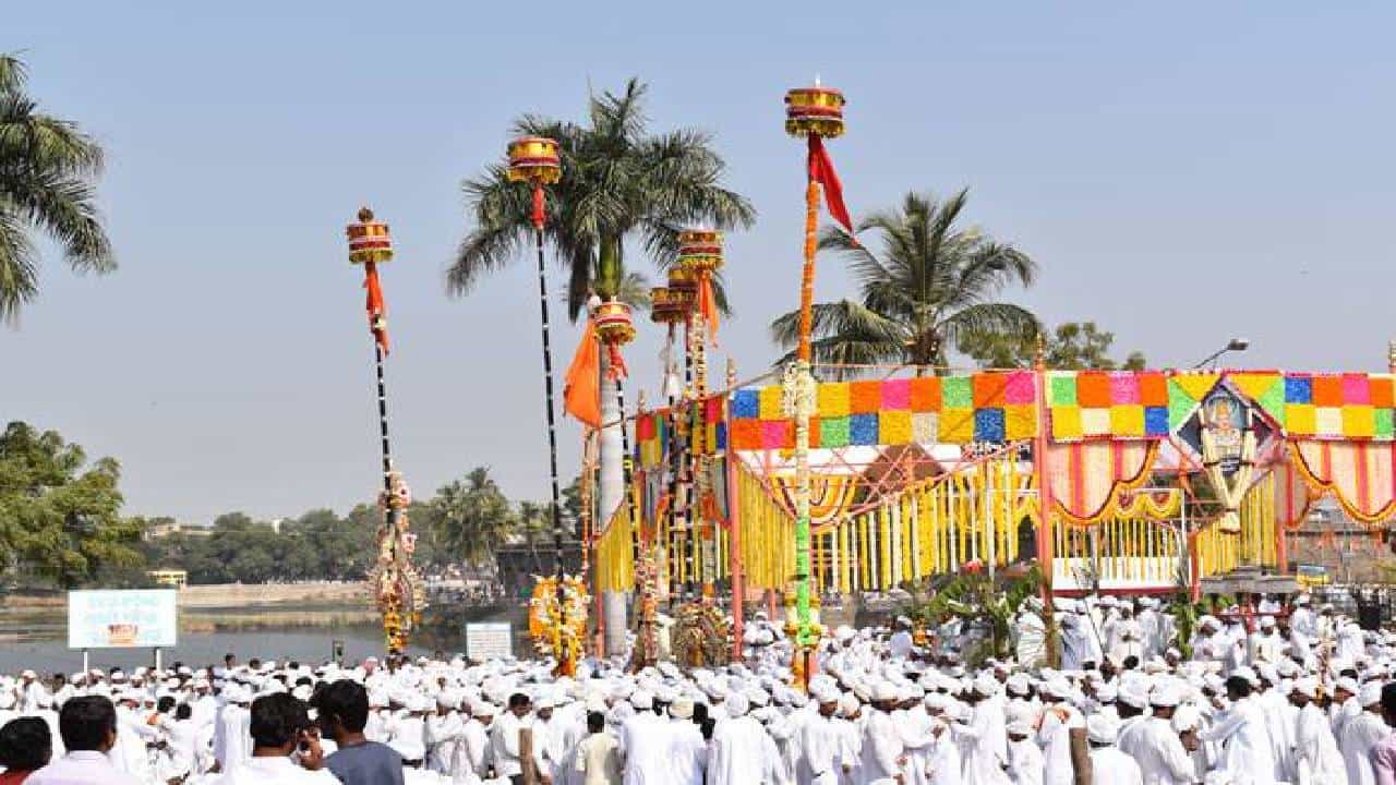 हजारो भक्त्तांच्या उपस्थितीत रंगला सिध्दरामेश्वरांचा विवाह सोहळा, काय आहे या सोहळ्याचं वैशिष्ट्य