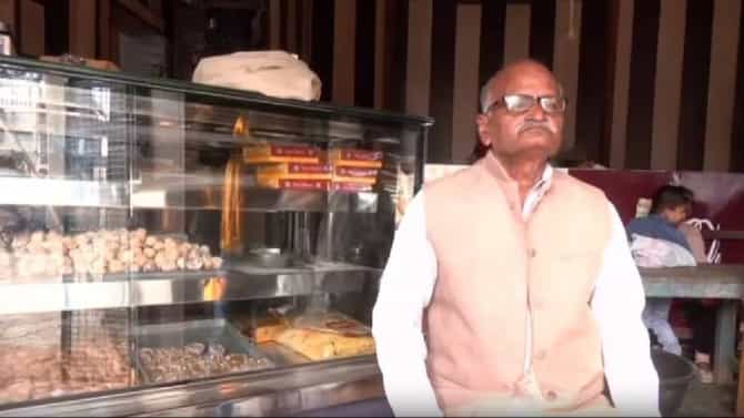 Ram Mandir : 70 वर्षांपासून रामाला दाखवला जातोय या दुकानातील रबडीचा नैवैद्य, कोण आहेत हे सीताराम यादव?