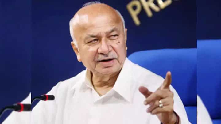 'प्रणितीला पक्षात घेण्यासाठी भाजपनं...', माजी मुख्यमंत्री सुशील कुमार शिंदेंचं मोठं विधान 'प्रणितीला पक्षात घेण्यासाठी भाजपनं...', माजी मुख्यमंत्री सुशील कुमार शिंदेंचं मोठं विधान