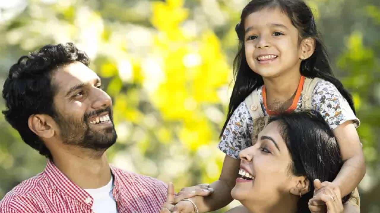 केंद्र सरकारची बहुचर्चित योजना म्हणजे सुकन्या समृद्धी योजना आहे. मुलींना स्वावलंबी बनवण्यासाठी केंद्र शासनाकडून विविध योजना या सुरू केल्या जातात.