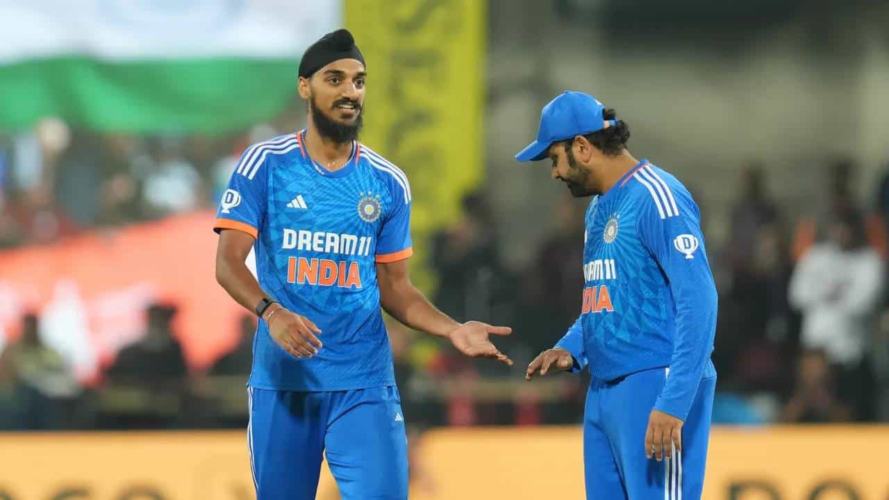 भारत आणि अफगाणिस्तान यांच्यात तिसरा आणि शेवटचा टी20 सामना 17 जानेवारीला होणार आहे. बंगळुरूच्या चिन्नास्वामी स्टेडियमवर होणारा अंतिम सामना जिंकून मालिका 3-0 ने जिंकण्याचे टीम इंडियाचे लक्ष्य आहे. भारत आणि अफगाणिस्तान यांच्यातील पहिली द्विपक्षीय मालिका आहे.