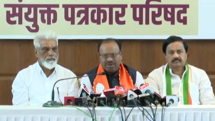 एक दिवस महाराष्ट्रात असा येईल, सर्व नेते महायुतीच्या स्टेजवर असतील, चंद्रशेखर बावनकुळेंचा दावा एक दिवस महाराष्ट्रात असा येईल, सर्व नेते महायुतीच्या स्टेजवर असतील, चंद्रशेखर बावनकुळेंचा दावा