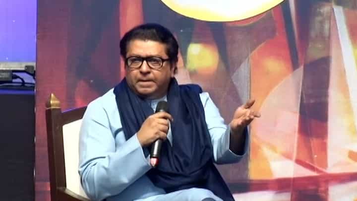 अद्या, पद्या, अंड्या असं ऑन स्टेज तुम्ही बोलतात; भर मुलाखतीत राज ठाकरे भडकले अद्या, पद्या, अंड्या असं ऑन स्टेज तुम्ही बोलतात; भर मुलाखतीत राज ठाकरे भडकले