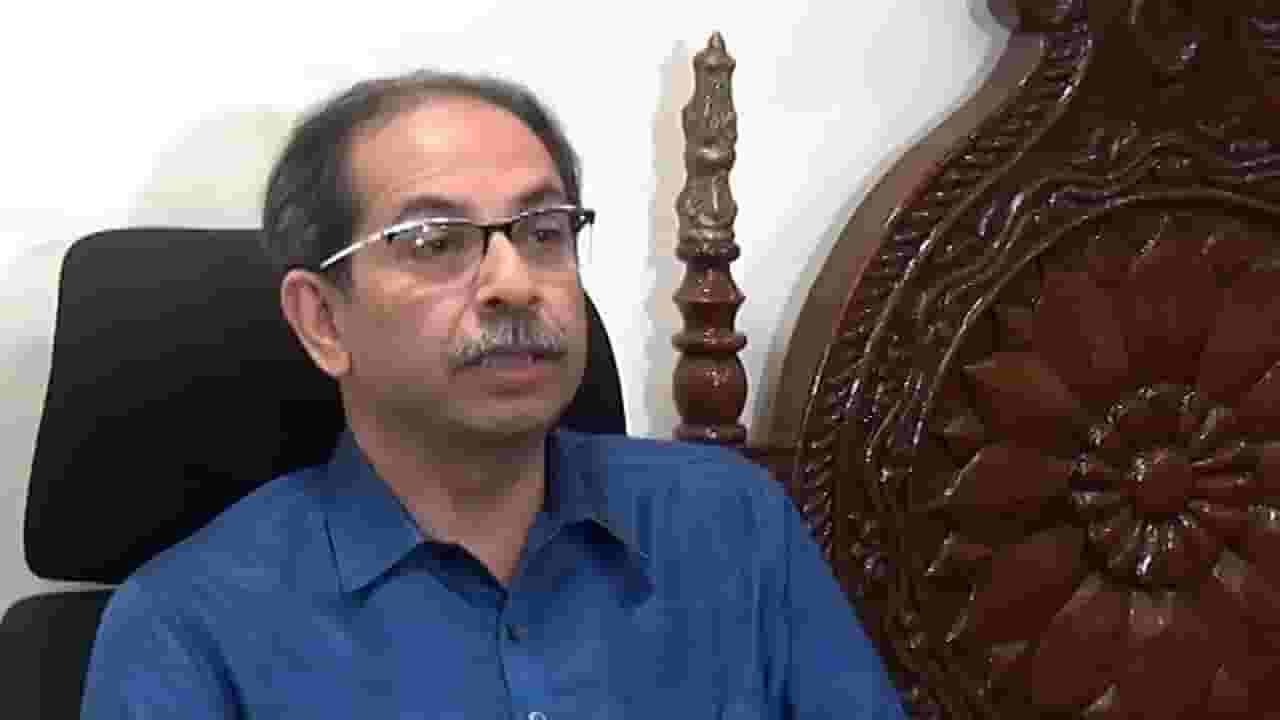 न्यायामूर्तीच आरोपीला भेटतात ही लोकशाहीची हत्याच; उद्धव ठाकरे यांची नार्वेकर आणि मुख्यमंत्र्यांच्या भेटीवर टीका न्यायामूर्तीच आरोपीला भेटतात ही लोकशाहीची हत्याच; उद्धव ठाकरे यांची नार्वेकर आणि मुख्यमंत्र्यांच्या भेटीवर टीका