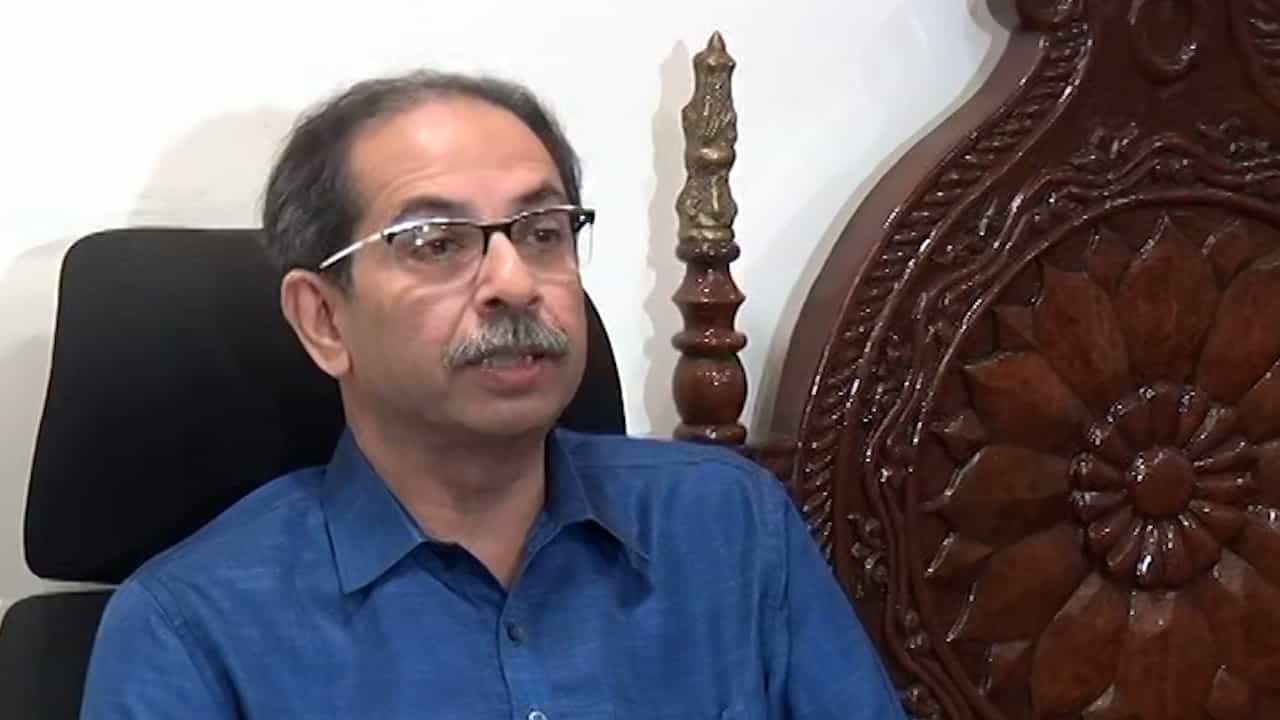 न्यायामूर्तीच आरोपीला भेटतात ही लोकशाहीची हत्याच; उद्धव ठाकरे यांची नार्वेकर आणि मुख्यमंत्र्यांच्या भेटीवर टीका न्यायामूर्तीच आरोपीला भेटतात ही लोकशाहीची हत्याच; उद्धव ठाकरे यांची नार्वेकर आणि मुख्यमंत्र्यांच्या भेटीवर टीका