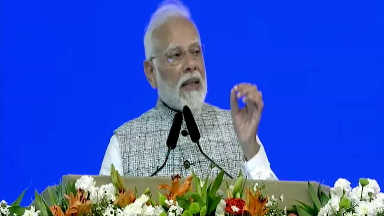 आम्ही समुद्राला धडकू शकतो, लाटांनाही चिरु शकतो, मोदींचं नवी मुंबईत धडाकेबाज भाषण