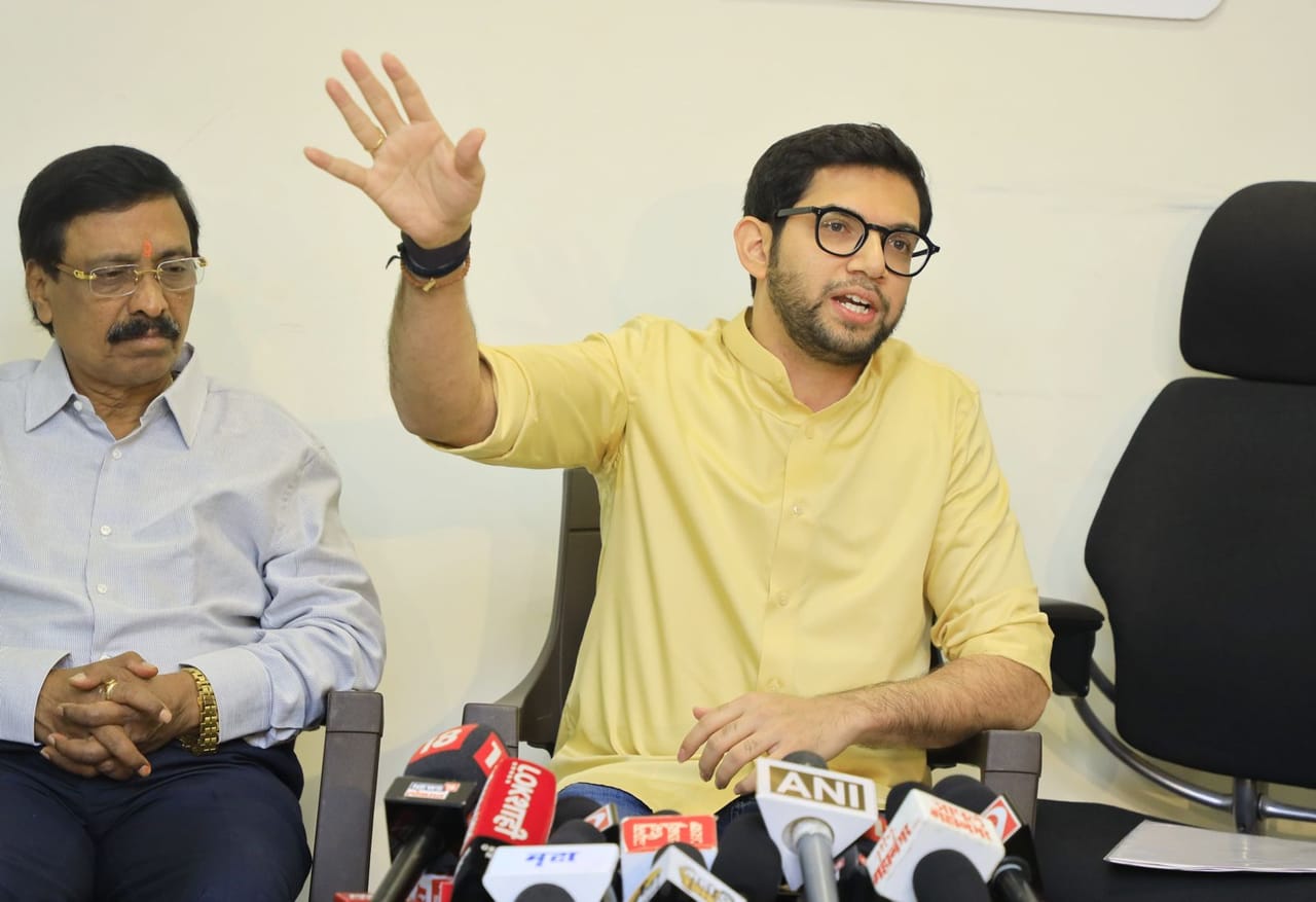 ज्यांना गुवाहाटीला जायला मिळाले नाही त्यांना दाओसला घेऊन जात आहे का? आदित्य ठाकरेंची टीका ज्यांना गुवाहाटीला जायला मिळाले नाही त्यांना दाओसला घेऊन जात आहे का? आदित्य ठाकरेंची टीका