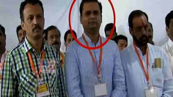 ‘लाव रे तो VIDEO’, ठाकरे गटाने थेट स्क्रिनवर दाखवली 2013 ची प्रतिनिधी सभा, राहुल नार्वेकरही हजर