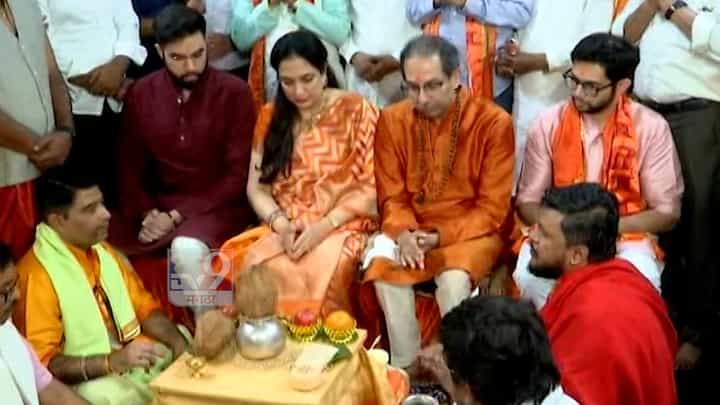 उद्धव ठाकरे यांचं नाशिकमध्ये जंगी स्वागत, काळाराम मंदिरात घेतलं रामाचं दर्शन अन् गोदातीरी महाआरती उद्धव ठाकरे यांचं नाशिकमध्ये जंगी स्वागत, काळाराम मंदिरात घेतलं रामाचं दर्शन अन् गोदातीरी महाआरती