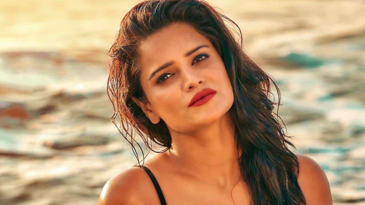 बिग बॉस 16 मध्ये अर्चना गौतम ही धमाका करताना दिसली. अर्चना गौतम ही कायमच चर्चेत असते. अर्चना गौतम ही गेल्या काही दिवसांपासून सतत चर्चेत आहे.