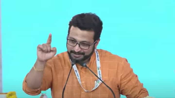 चार खांद्यावरून नेताना आम्हीही... जितेंद्र आव्हाड यांच्यानंतर अमोल कोल्हे यांचं प्रभू श्रीरामावर भाष्य चार खांद्यावरून नेताना आम्हीही... जितेंद्र आव्हाड यांच्यानंतर अमोल कोल्हे यांचं प्रभू श्रीरामावर भाष्य