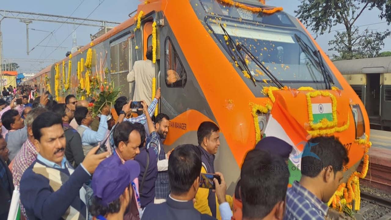 दरवर्षी मिळणार 400 अमृत भारत एक्सप्रेस, रेल्वेच्या कंपन्यांच्या या शेअरवर गुंतवणूकदारांची नजर दरवर्षी मिळणार 400 अमृत भारत एक्सप्रेस, रेल्वेच्या कंपन्यांच्या या शेअरवर गुंतवणूकदारांची नजर