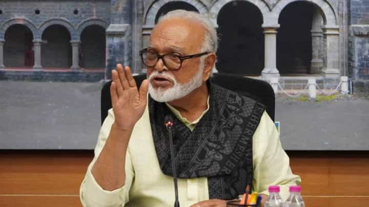 पक्षाचे तरुण जो काही निर्णय घेतील, त्या दिशेने जावेच लागते ? छगन भुजबळ यांचे प्रतिपादन पक्षाचे तरुण जो काही निर्णय घेतील, त्या दिशेने जावेच लागते ? छगन भुजबळ यांचे प्रतिपादन