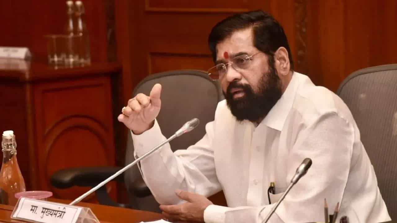 आम्हाला निधी मिळत नाही, आम्ही मुख्यमंत्री शिंदेंचा...; काँग्रेसच्या महिला आमदार संतापल्या