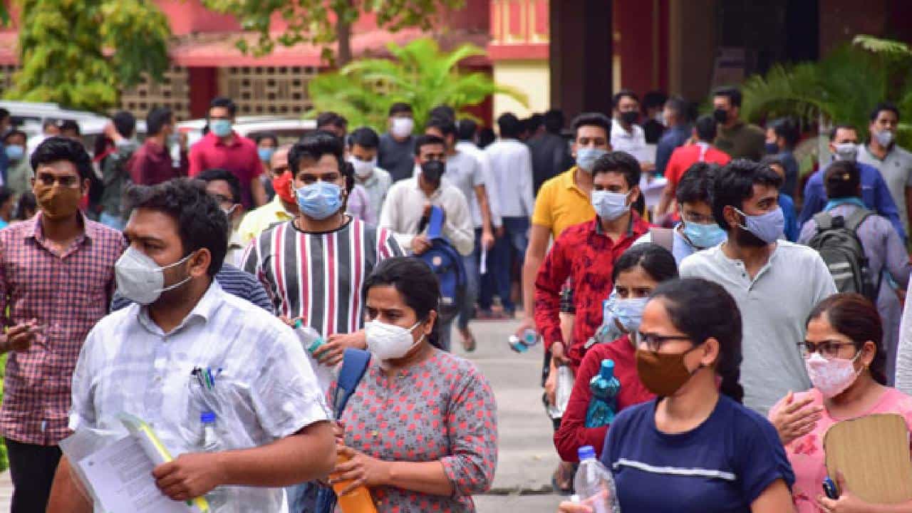 Talathi Bharti Result | तलाठी भरतीचा निकाल वादात, विद्यार्थ्याला २०० पैकी २१४ गुण? नेमकं प्रकरण काय? Talathi Bharti Result | तलाठी भरतीचा निकाल वादात, विद्यार्थ्याला २०० पैकी २१४ गुण? नेमकं प्रकरण काय?