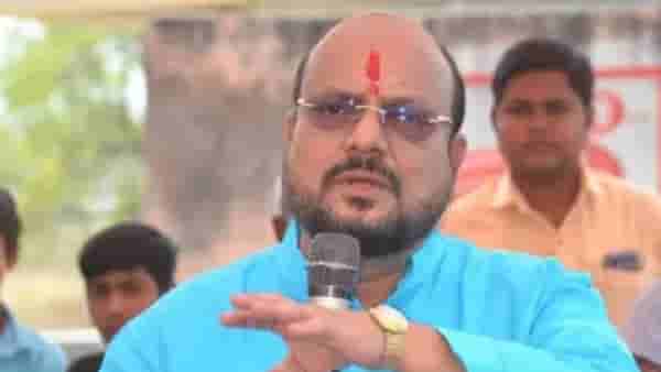 लग्नात लग्नासारखं, मौतीत गेलं तर मौतीसारखं; 10 किमीवर बदलावं लागतं, गुलाबराव पाटील नेमकं काय म्हणाले?