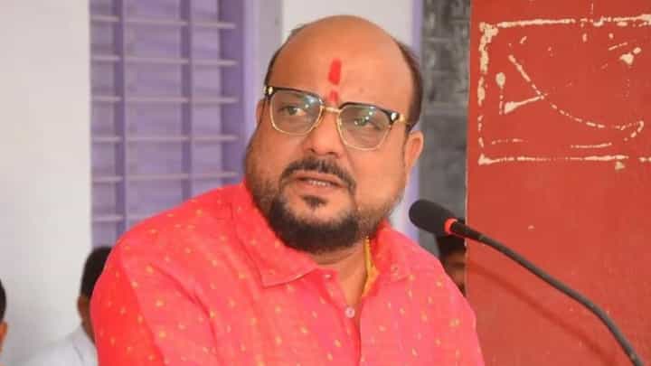 'मला महिनाभर शिव्या खायच्या अन् मी खाणार', गुलाबराव पाटील यांच्या वक्तव्यानं चर्चा 'मला महिनाभर शिव्या खायच्या अन् मी खाणार', गुलाबराव पाटील यांच्या वक्तव्यानं चर्चा