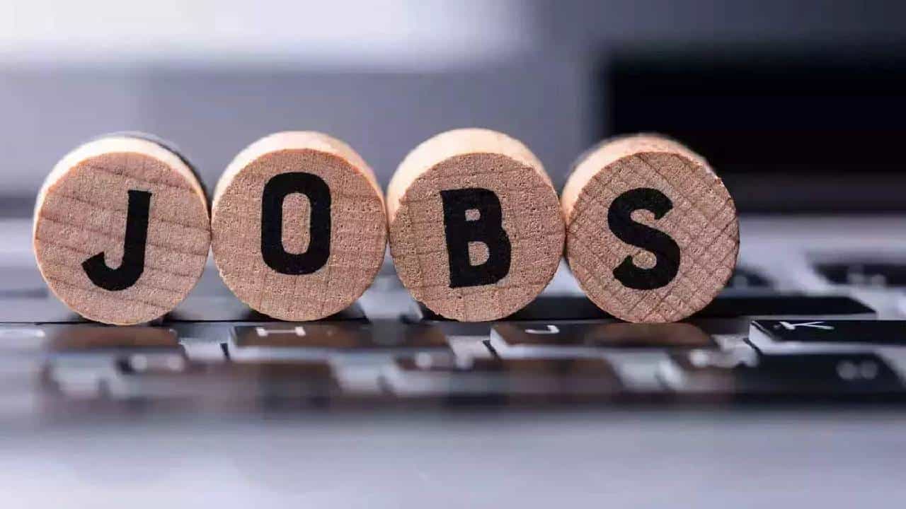 नोकरीच्या शोधात असणाऱ्यांसाठी मोठी बातमी आहे. थेट 473 पदांसाठी भरती प्रक्रिया सुरू आहे. इच्छुकांनी अजिबातच वेळ वाया न घालता या भरती प्रक्रियेसाठी फटाफट अर्ज करावा.