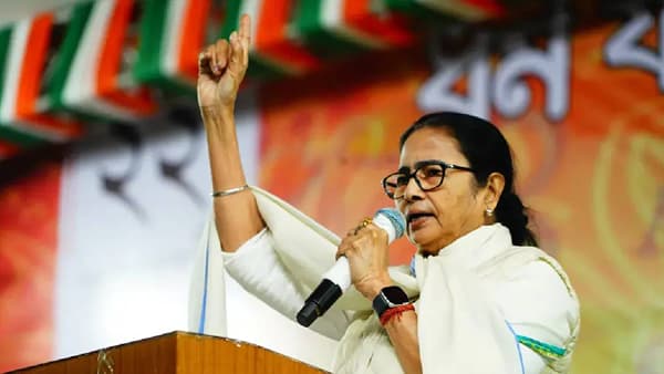 विरोधकांच्या आघाडीला मोठं भगदाड, ममता बॅनर्जी इंडिया आघाडीतून बाहेर अन्…