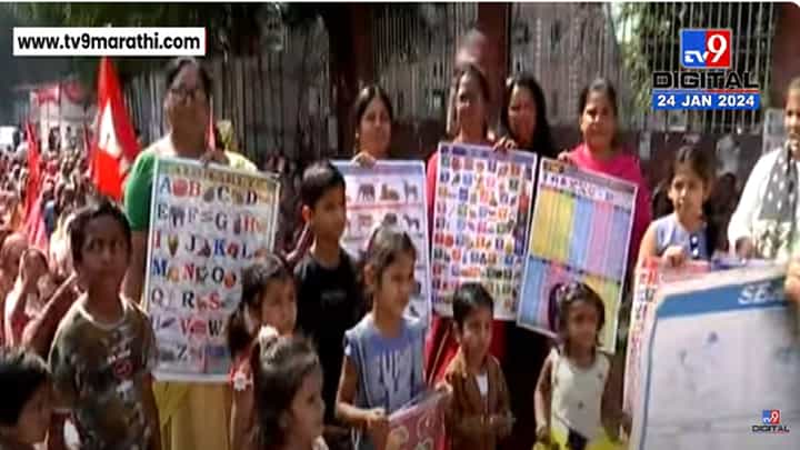 गेल्या ५१ दिवसांपासून निर्धार कायम, अंगणवाडी सेवकांनी चौकातच भरवली अंगणवाडी गेल्या ५१ दिवसांपासून निर्धार कायम, अंगणवाडी सेवकांनी चौकातच भरवली अंगणवाडी