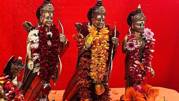 प्राण प्रतिष्ठेच्या पूर्वसंध्येला मेक्सिकोच्या केरेतारो शहरात राम मंदिराची स्थापना झाली आहे. मेक्सिकोतील भारतीय दूतावासाने हे फोटो पोस्ट केलाय.