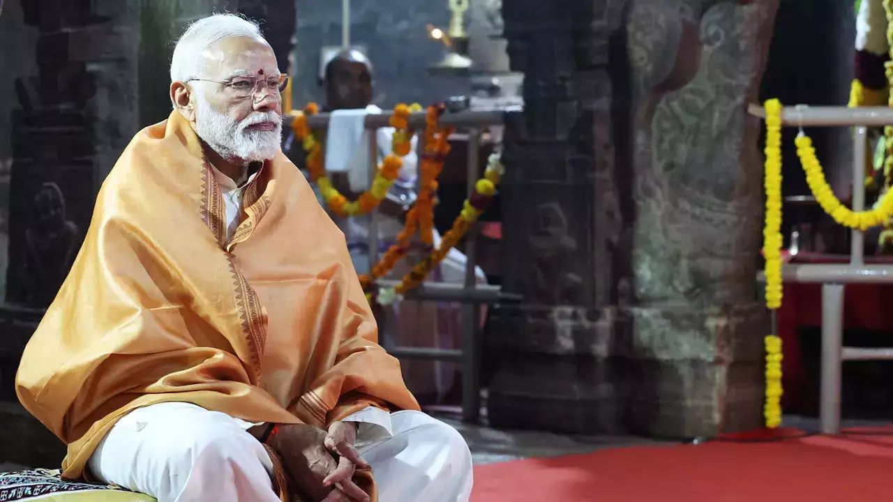 Ram Mandir | रामलल्लाच्या अभिषेकपूर्वी पीएम मोदी यांची तपश्चर्या, जमिनीवर झोप आणि फक्त नारळ पाणी Ram Mandir | रामलल्लाच्या अभिषेकपूर्वी पीएम मोदी यांची तपश्चर्या, जमिनीवर झोप आणि फक्त नारळ पाणी