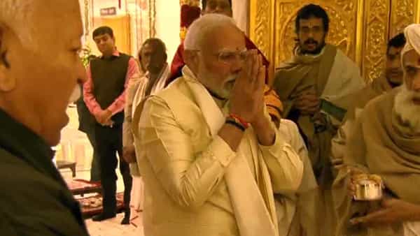 अयोध्येतील राम मंदिरात प्राणप्रतिष्ठा सोहळा संपन्न झाला आहे. 12.29 च्या शुभमुहूर्तावर प्राणप्रतिष्ठा सोहळा पार पडला. पंतप्रधान नरेंद्र मोदी आणि राष्ट्रीय स्वयंसेवक संघाचे सरसंघचालक मोहन भागवत यांच्या हस्ते पूजा पार पडली.