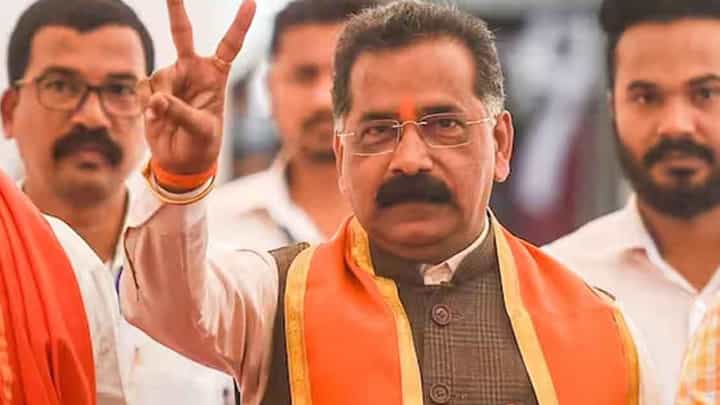 झुकेगा नही! माझी चौकशी सुरु असली तरी... राजन साळवी ACB च्या कारवाईवर नेमकं काय म्हणाले? झुकेगा नही! माझी चौकशी सुरु असली तरी... राजन साळवी ACB च्या कारवाईवर नेमकं काय म्हणाले?