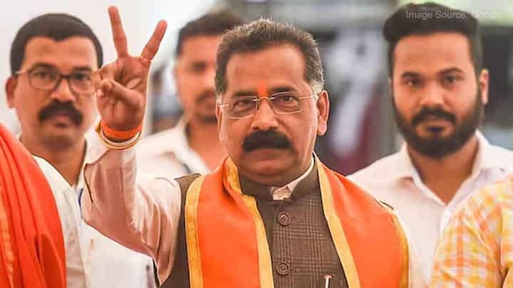 उद्धव ठाकरे यांचा राजन साळवी यांना दोनदा फोन अन् म्हणाले, 'राजन तुझ्या...' उद्धव ठाकरे यांचा राजन साळवी यांना दोनदा फोन अन् म्हणाले, 'राजन तुझ्या...'