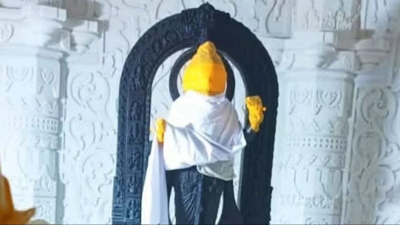 Ram Mandir | रामलल्लाचा पहिला फोटो, मंदिराच्या गर्भगृहातून झलक