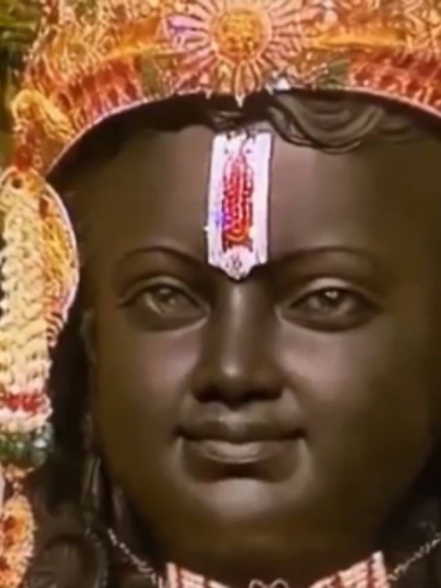 श्रीरामलल्लाची मंगला आरती सकाळी साडेचार वाजता तर श्रृंगार आरती साडेसहा वाजता होणार आहे.
