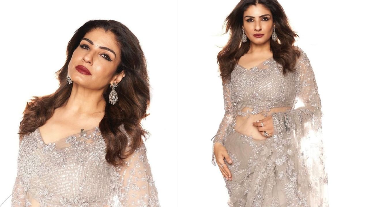 अभिनेत्री रवीना टंडन (Raveena Tandon) वयाच्या 49 व्या वर्षी देखील चाहत्यांना फॅशन गोल्स देताना दिसते. साडीमध्ये रवीना हिचं सौंदर्य कायम फुलून दिसतं. अभिनेत्री कोणत्याही महत्त्वाच्या कार्यक्रमांसाठी आणि सणांसाठी साडी नेसते. 