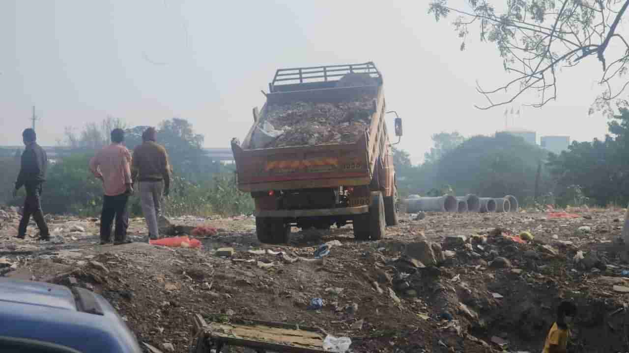 पुणे शहरातील नद्यांचे अस्तित्व धोक्यात, उघडपणे नद्यांमध्ये भराव टाकत असताना...