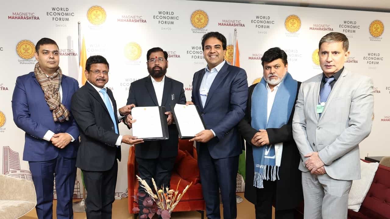 मुख्यमंत्री शिंदे अन् उद्योगमंत्री उदय सामंत दावोस दौऱ्यावर, पहिल्याच दिवशी 70 हजार कोटींचे करार मुख्यमंत्री शिंदे अन् उद्योगमंत्री उदय सामंत दावोस दौऱ्यावर, पहिल्याच दिवशी 70 हजार कोटींचे करार
