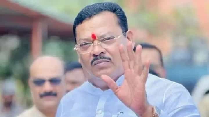 'एकाने तुतारी वाजवायची, एकाने मशाल घेऊन....,' काय म्हणाले संजय शिरसाट 'एकाने तुतारी वाजवायची, एकाने मशाल घेऊन....,' काय म्हणाले संजय शिरसाट