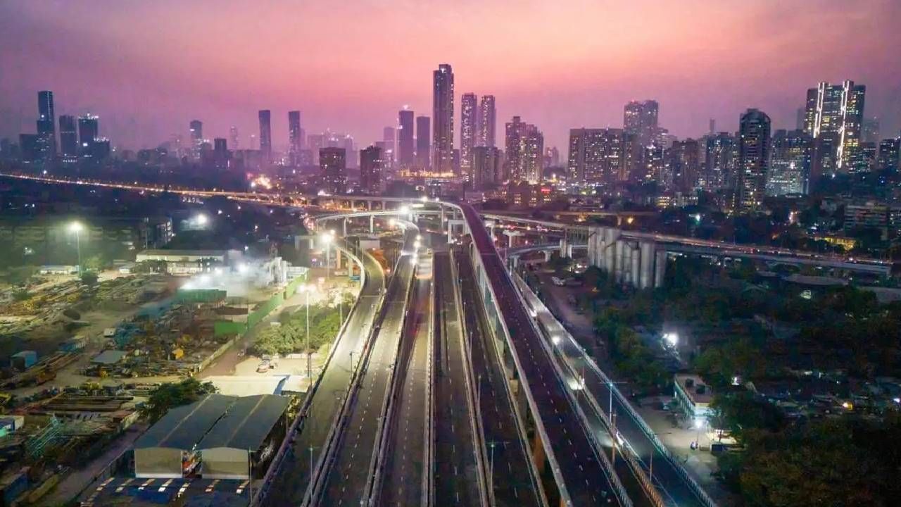 2017 साली महाराष्ट्र सरकारने मुंबई महानगर प्रदेश विकास प्राधिकरणाला (MMRDA) शिवडी-न्हावा शेवा पूल बांधण्याची जबाबदारी दिली. जापान इंटरनॅशनल कॉर्पोरेशन एजन्सनीने हा ब्रिज बांधायला 18 हजार कोटी रुपये कर्ज दिलं. 