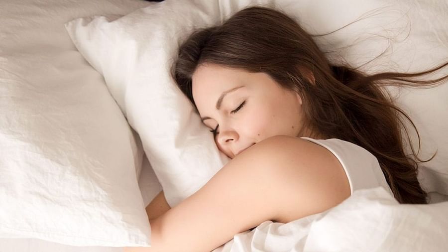 Health : अपुऱ्या झोपेमुळे वाढतो हृदयावरील ताण आणि रक्तवाहिन्याही होतात खराब, शांत झोपेसाठी या टिप्स करा फॉलो