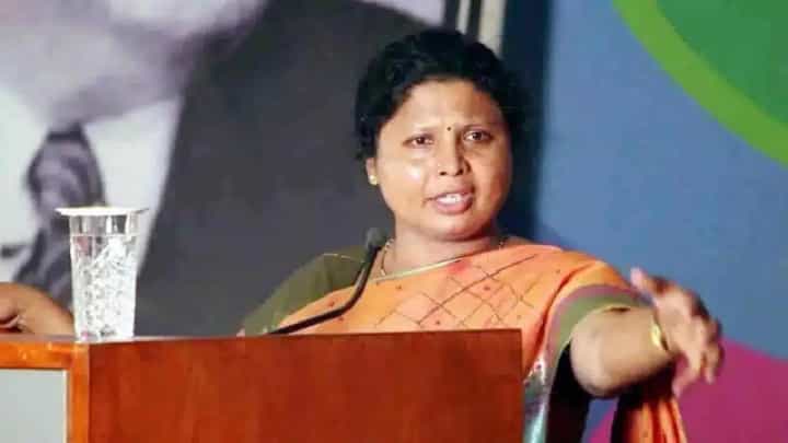 प्रत्येक गद्दाराला त्याची जागा दाखवू, चाळीसच्या चाळीस पाडून दाखवू, सुषमा अंधारे यांचे घणाघाती भाषण प्रत्येक गद्दाराला त्याची जागा दाखवू, चाळीसच्या चाळीस पाडून दाखवू, सुषमा अंधारे यांचे घणाघाती भाषण
