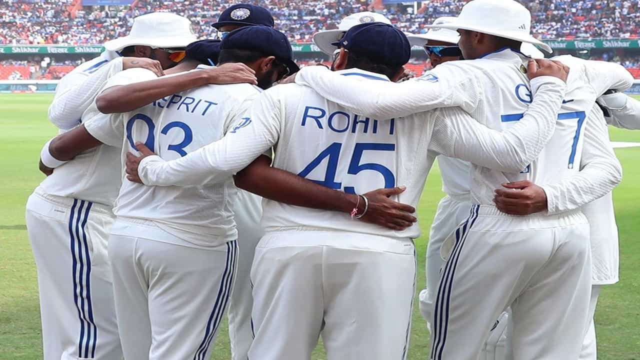 टीम इंडियाने इंग्लंड विरुद्धचा पहिला कसोटी सामना हा 28 धावांनी गमावला. इंग्लंडने पहिल्या विजयासह 5 सामन्यांच्या मालिकेत 1-0 ने आघाडी घेतली.
