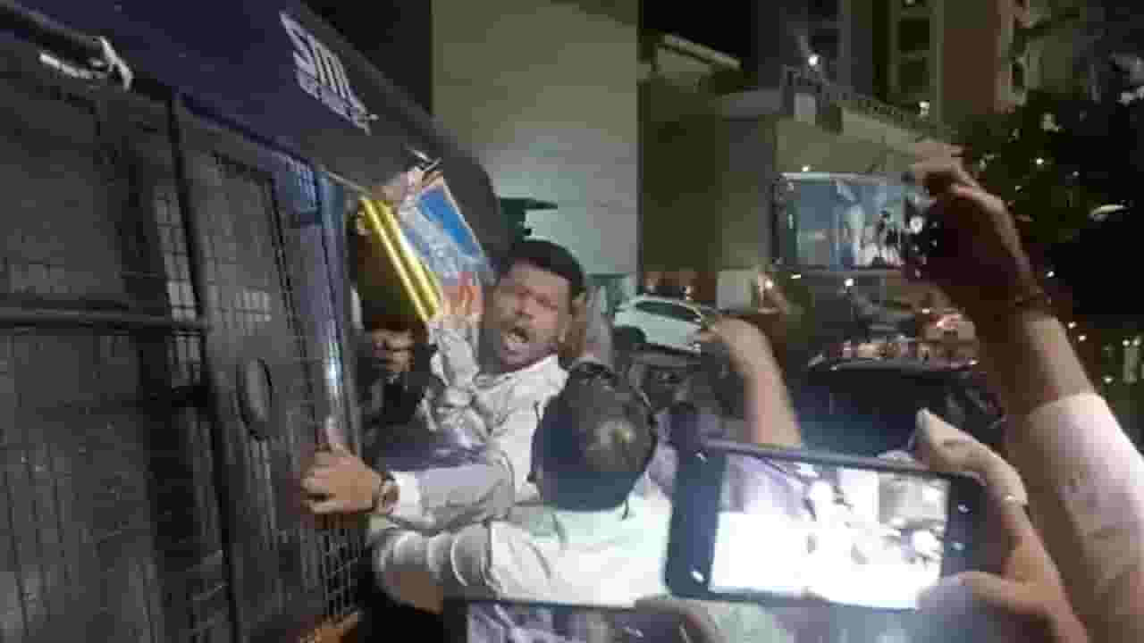 प्रभू श्रीरामाबाबतच्या वादग्रस्त वक्तव्यावरुन ठाण्यात राडा, शरद पवार-अजित पवार गट पहिल्यांदाच भिडले प्रभू श्रीरामाबाबतच्या वादग्रस्त वक्तव्यावरुन ठाण्यात राडा, शरद पवार-अजित पवार गट पहिल्यांदाच भिडले