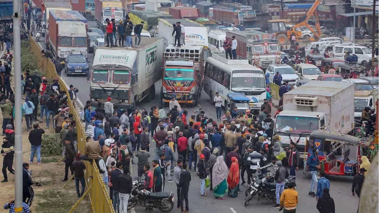 मोठी बातमी! देशभरातील ट्रक आणि टँकर चालकांचा संप अखेर मागे