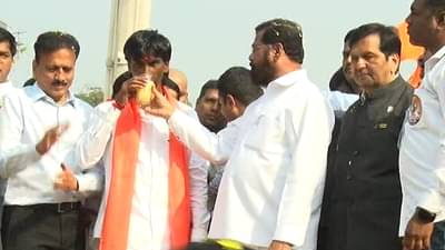 Marath Reservation |  मुख्यमंत्र्याच्या हस्ते ज्यूस पिऊन मनोज जरांगेनी सोडलं उपोषण