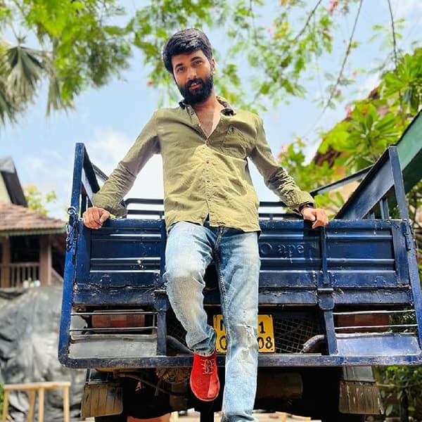 स्टार प्रवाह वाहिनीवरील 'सहकुटुंब सहपरिवार' मालिकेतल्या पश्याला प्रेक्षकांचं भरभरुन प्रेम मिळालं. कुटुंबावर मनापासून प्रेम करणारा पश्या अल्पावधीतच प्रेक्षकांचा लाडका झाला. मालिका संपली तरी पश्या या व्यक्तिरेखेविषयी वाटणारा जिव्हाळा प्रेक्षकांच्या मनात कायम आहे.