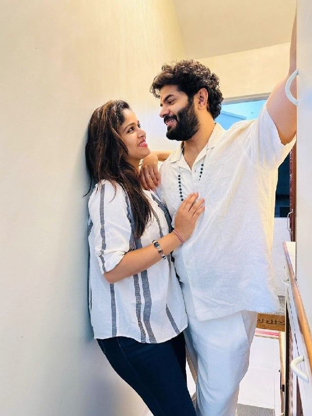 पाठक बाई आणि राणा ‘व्हॅलेंटाईन डे’ला झाले रोमँटिक, थेट रुममधील फोटो शेअर