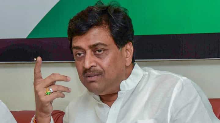 अशोक चव्हाण यांचं राजीनाम्यानंतर पहिलं टि्वट; म्हणाले, मी भोकर विधानसभा... अशोक चव्हाण यांचं राजीनाम्यानंतर पहिलं टि्वट; म्हणाले, मी भोकर विधानसभा...