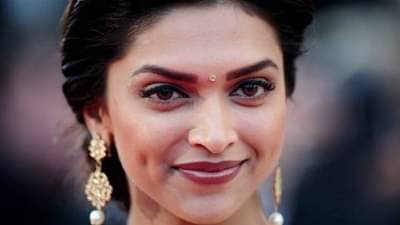 नशिबवान लोकांच्या गालावर पडते खळी, असे असते त्यांचे भाग्य